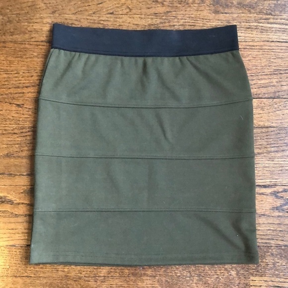 3/$10 Francesca's Collections Olive Bandage Stretch Mini Skirt - Picture 1 of 4